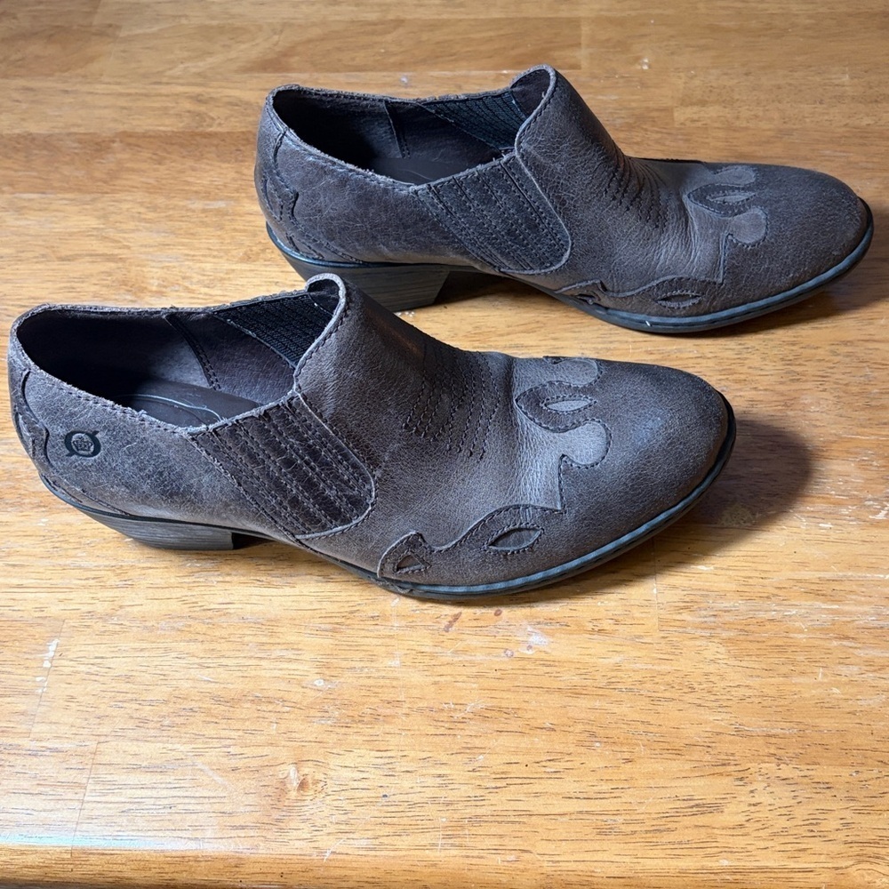 Born Amibeth women's brown leather western wingtip ankle booties. Size 10 - Picture 2 of 9